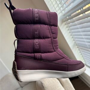 Sorel Women’s Out N About Puffy Mid Boots Purple, Size 7.5